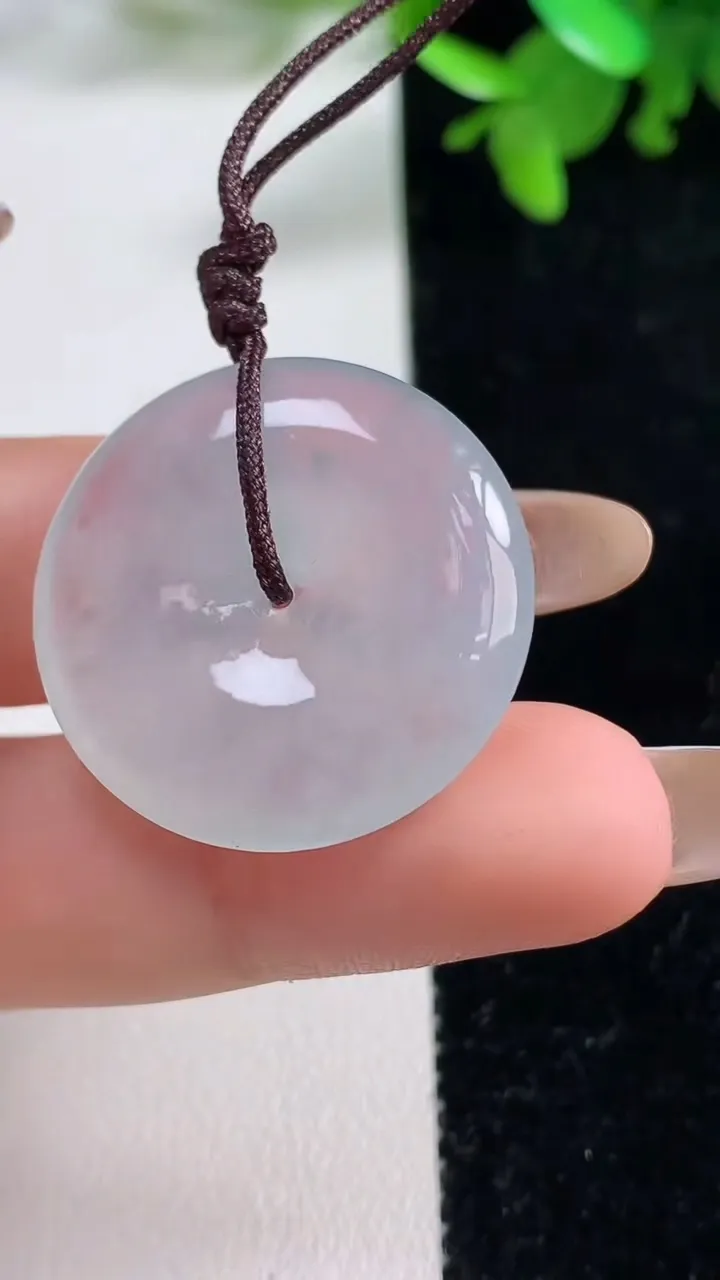 天然A货翡翠平安扣吊坠，尺寸27.7-5.8，重量:9.19g
11月4日