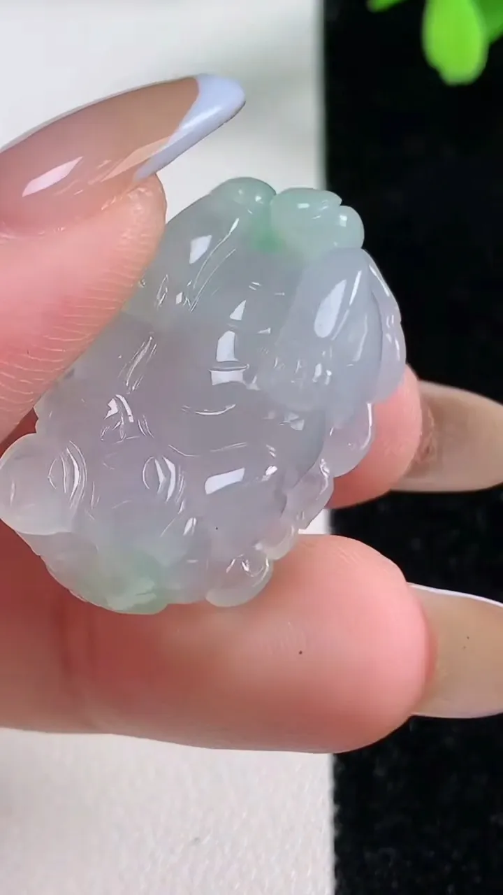 天然A货翡翠貔貅吊坠，尺寸29-16.7-11.9，重量:12.3g
11月4日