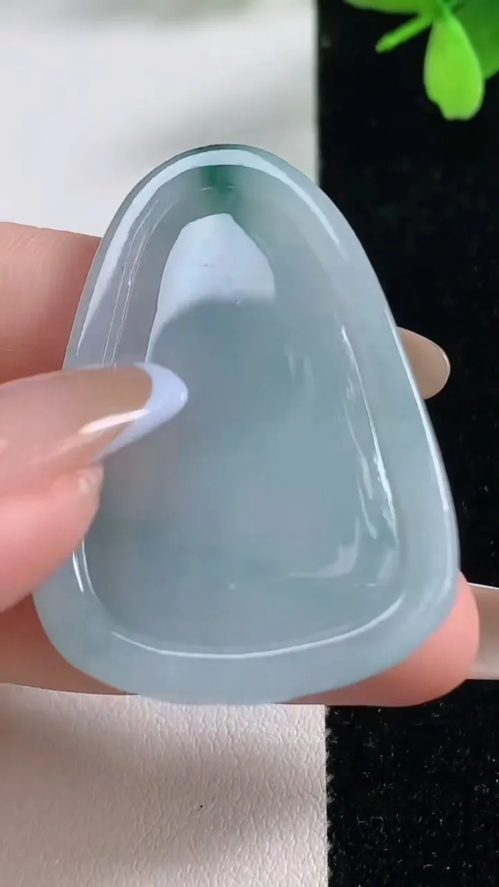 天然A货翡翠飘花虚空藏菩萨吊坠，尺寸45.4-31.8-6，重量:16.08g
11月4日