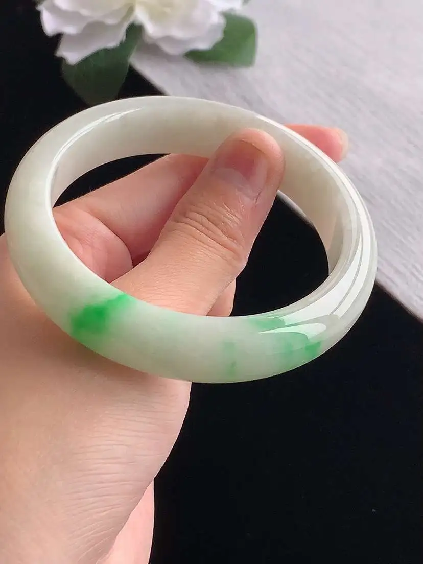 a货翡翠老坑冰润飘绿正装正圈手镯59-60大圈口  尺寸59×13.8×8mm 重量67.32g 1103