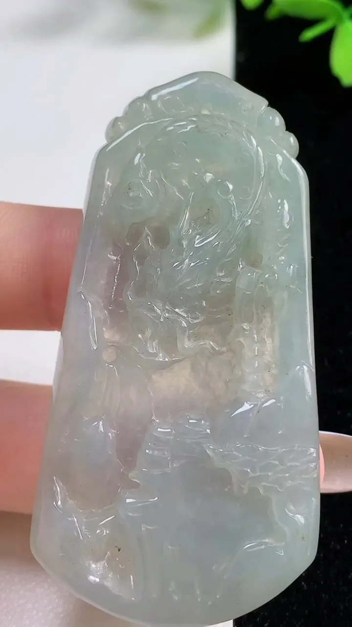 天然A货翡翠龙牌吊坠，尺寸 60-32-6，重: 27.33g
11月4日