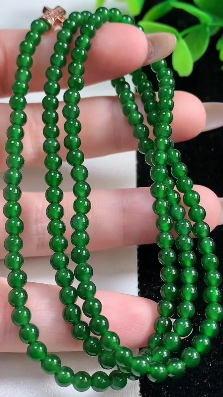 天然A货翡翠小米珠项链，尺寸4-156颗，重量:18.83g11月4日
工厂直销收藏佳品,种好水足，色泽均匀，有种有色，上手高大气！