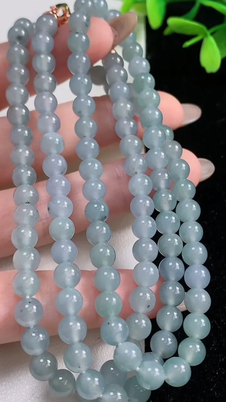 天然A货翡翠冰种飘花圆珠项链，尺寸5.8，重:39.61g
11月4日