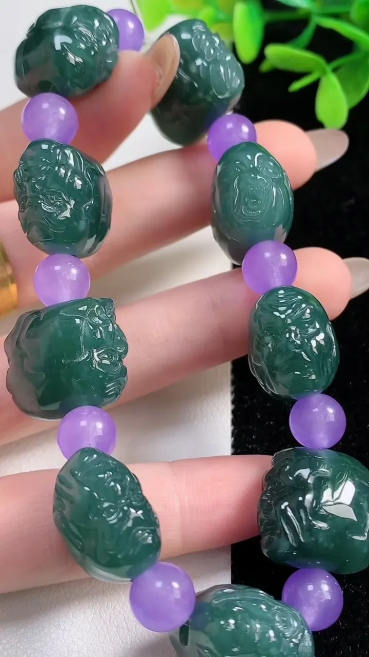 天然A货翡翠货蓝水罗汉头手串，尺寸17-19-13，重:69.83g11月4日
工厂直销收藏佳品,种好水足，色泽均匀，有种有色，上手高大气！