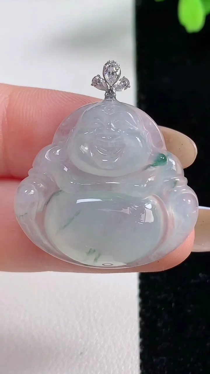 天然A货翡翠种飘花佛公吊坠，尺寸26-28.4-5.9，重量:6.72g
11月4日