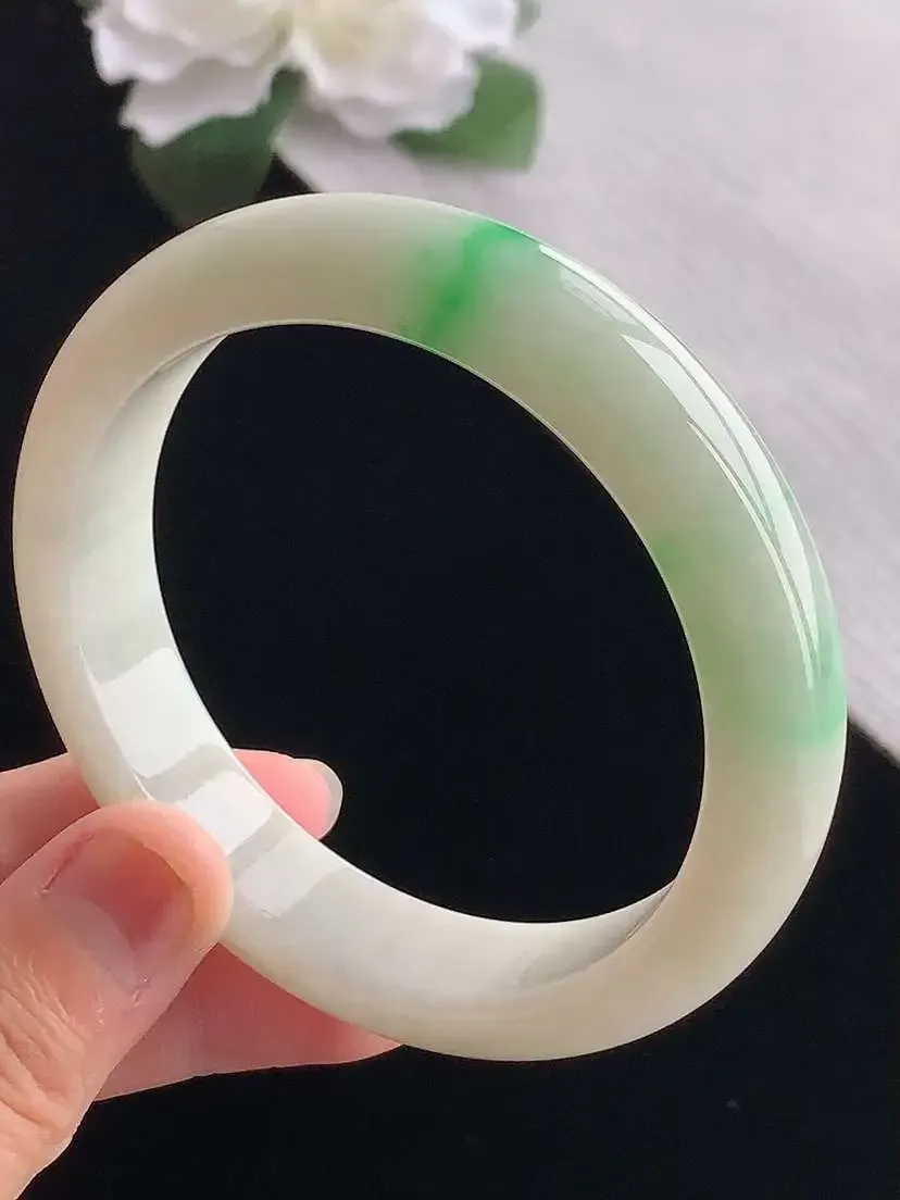 a货翡翠老坑冰润飘绿正装正圈手镯59-60大圈口  尺寸59×13.8×8mm 重量67.32g 1103