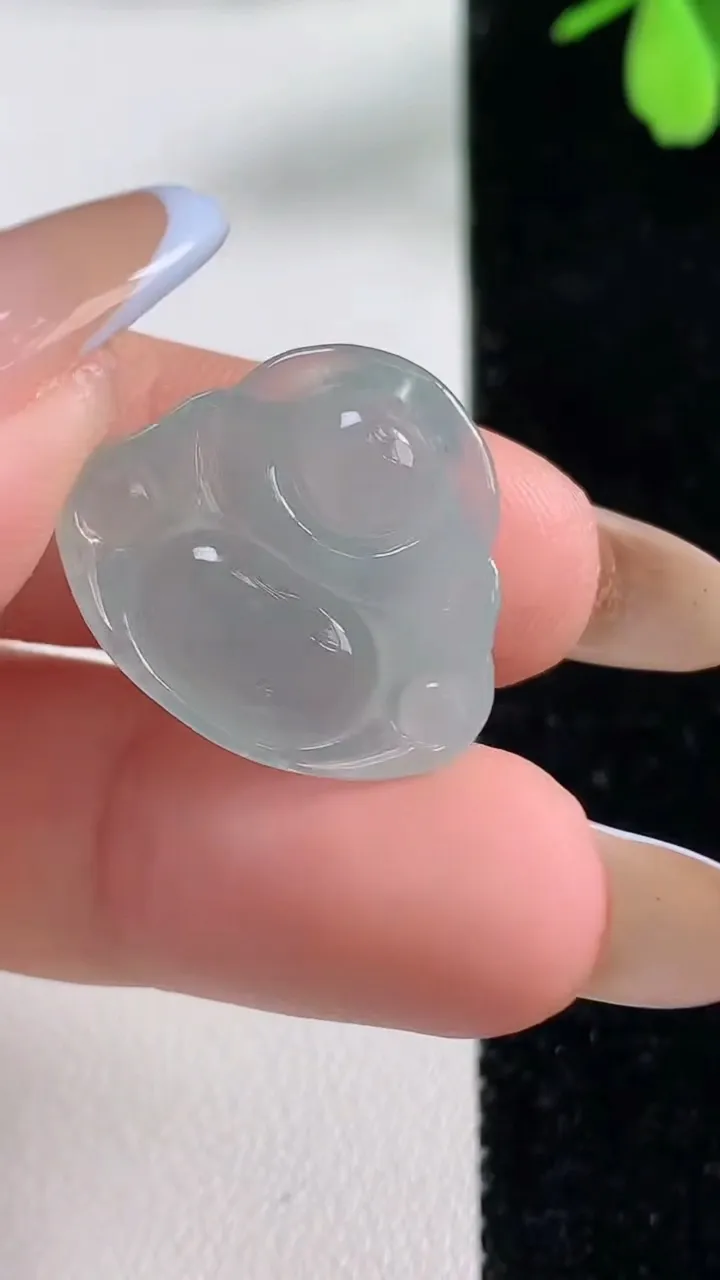 天然A货翡翠佛公吊坠，尺寸19.4-21.8-6.9，重量:4.05g
11月4日