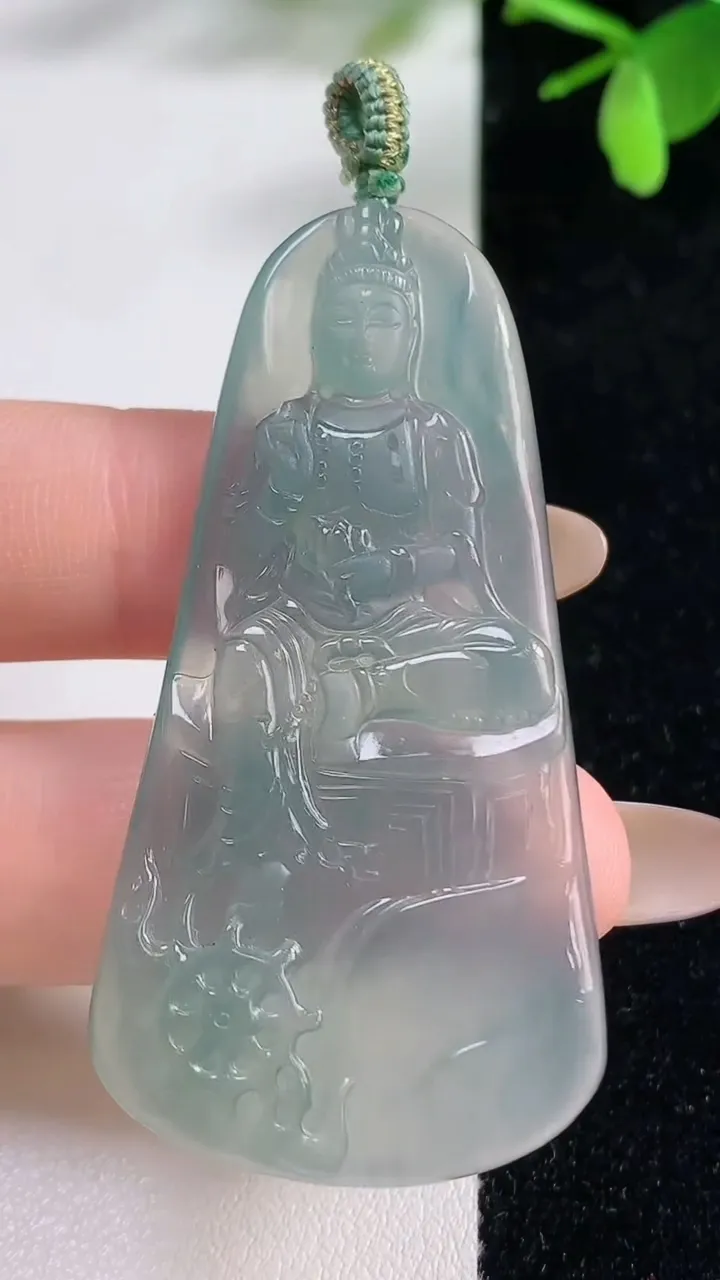 天然A货翡翠观音菩萨吊坠，尺寸56.8-28.2-4.1，重量:15.20g
11月4日