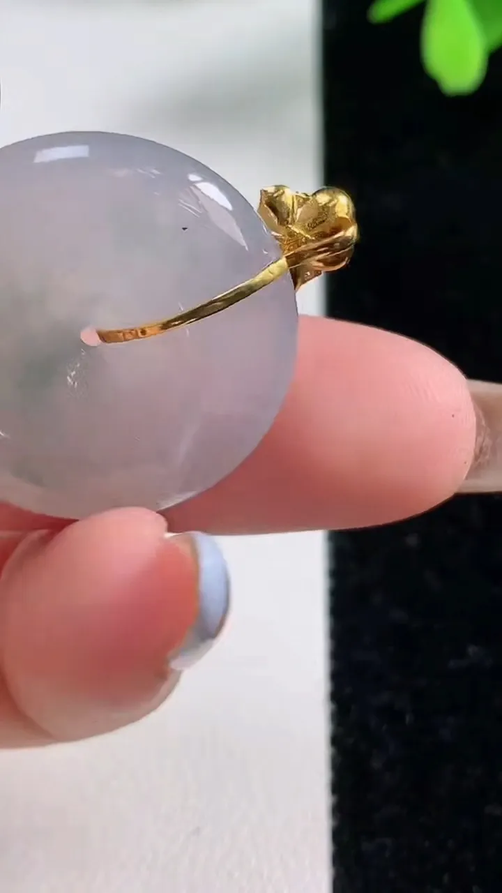 天然A货翡翠种飘花平安扣吊坠，尺寸25.4-6.2，重量:8.89g
11月4日