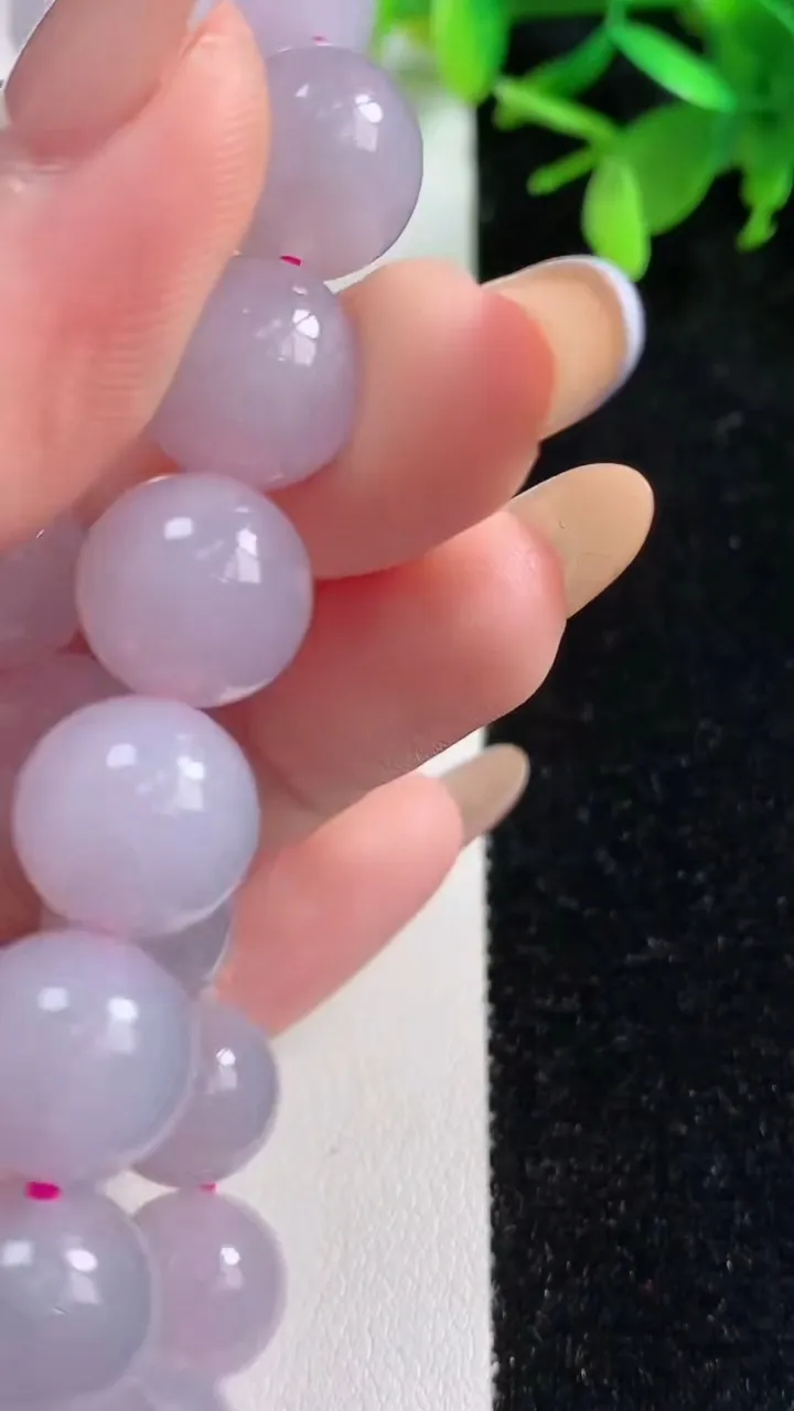 天然A货翡翠紫罗兰圆珠手串，尺寸11.6-17颗，重量:46.50g11月4日
工厂直销收藏佳品,种好水足，色泽均匀，有种有色，上手高大气！