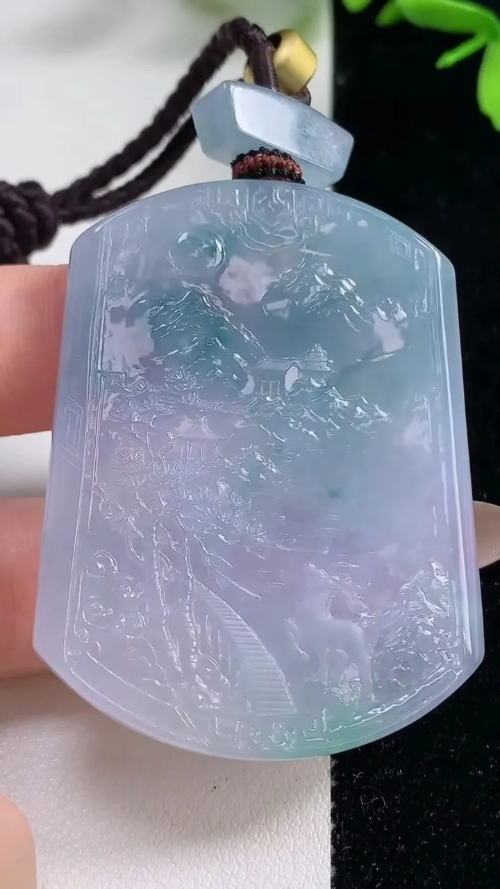 天然A货翡翠种紫罗兰飘花山水牌吊坠，尺寸52.7-39.6-6.1，重量:40.87g
11月5日