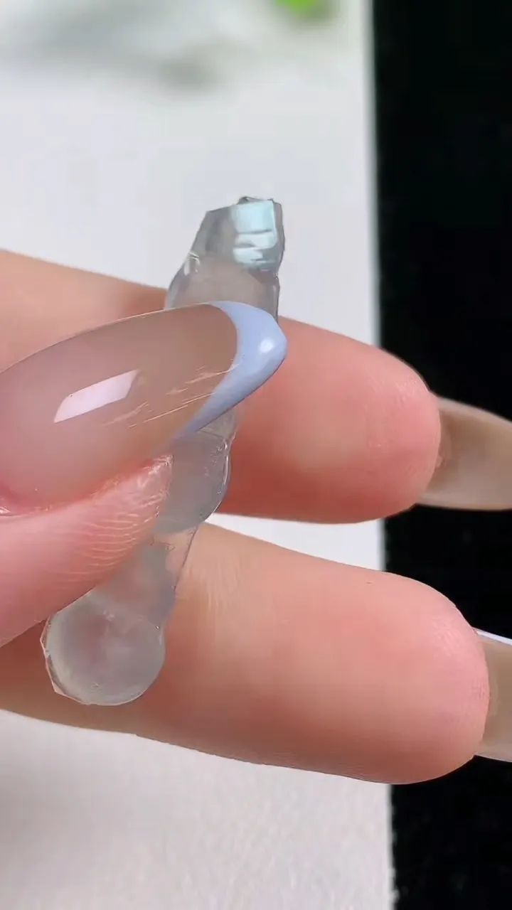 天然A货翡翠葫芦镶嵌件一手三个，尺寸9.7-7.9-3.3，重量:1.74g
11月5日