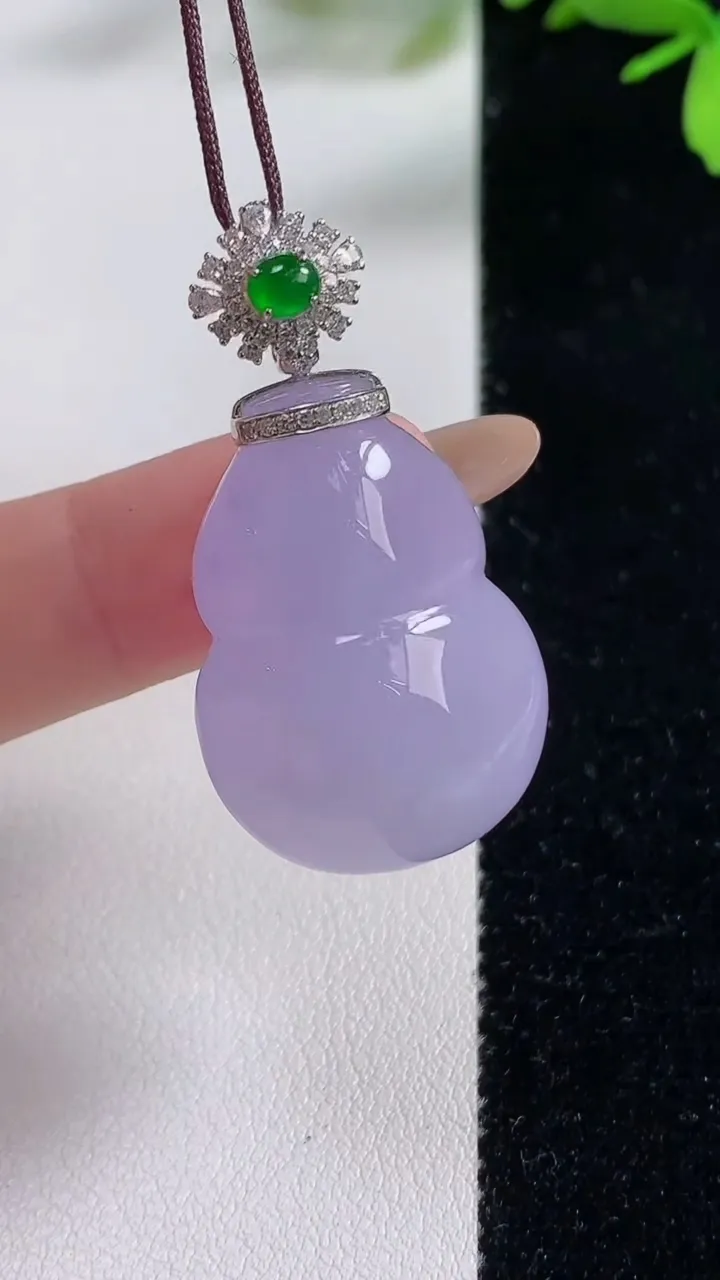 天然A货翡翠18K金紫罗兰葫芦吊坠，尺寸29.3-20.4-14.4，重量:14.33g
11月5日