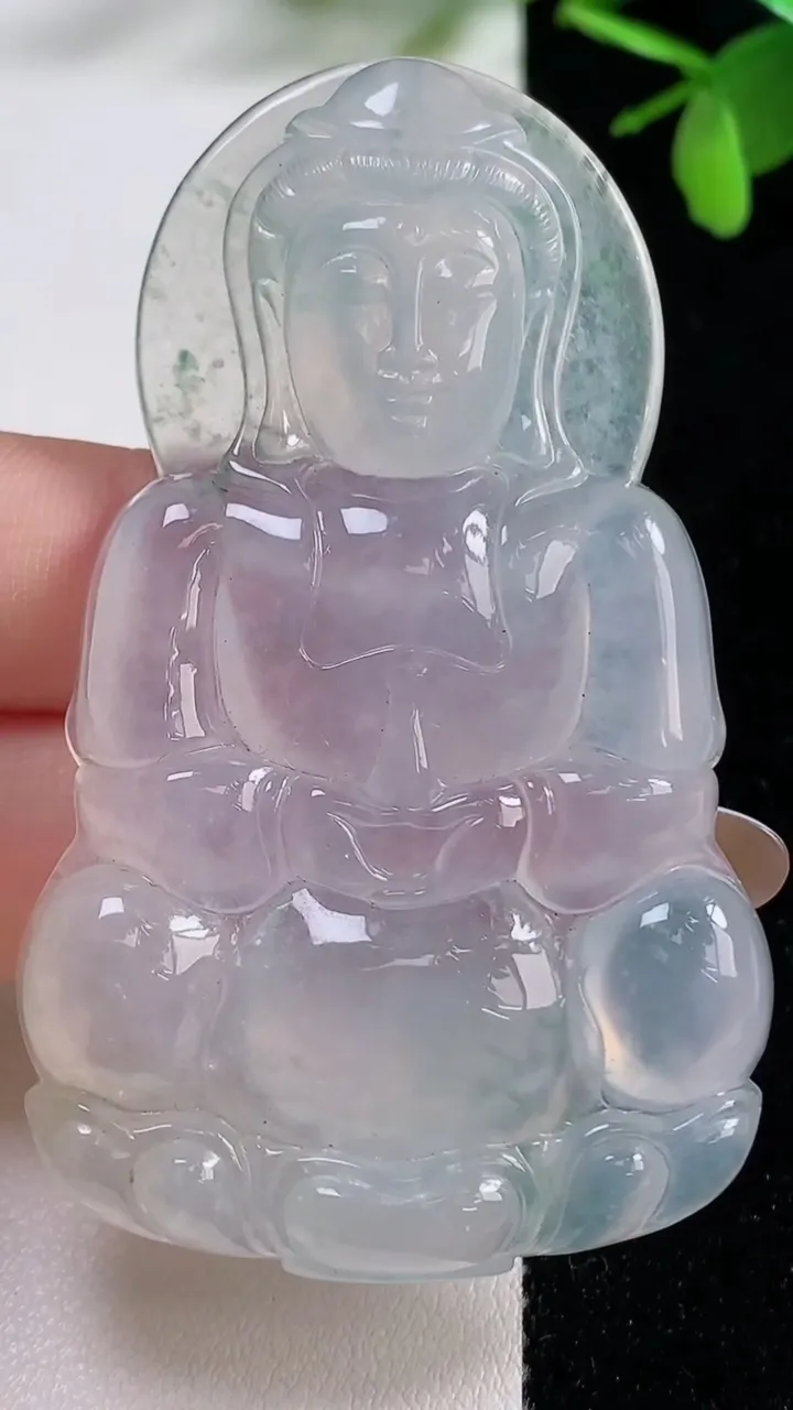 天然A货翡翠种飘花观音菩萨吊坠，尺寸66.7-41-7，重量:31.34g
11月5日