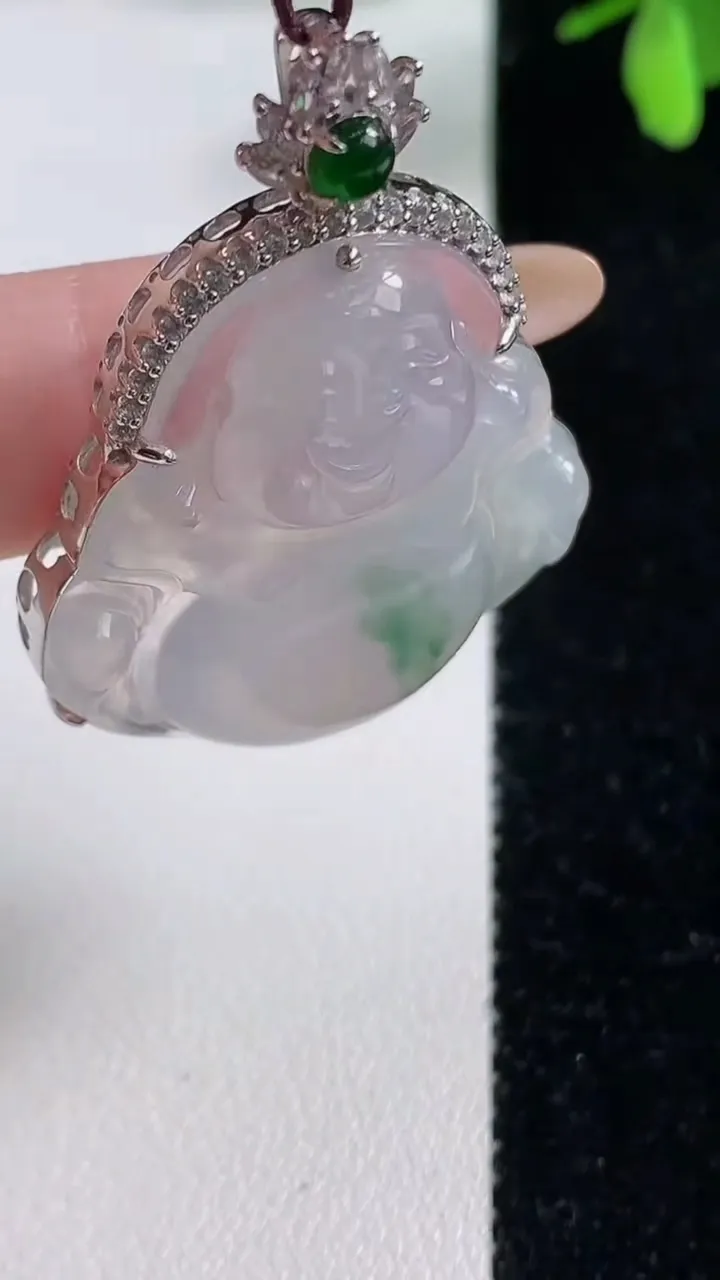 天然A货翡翠种飘花佛公吊坠，尺寸43-32-31.4-9.1，重量:10.74g
11月5日