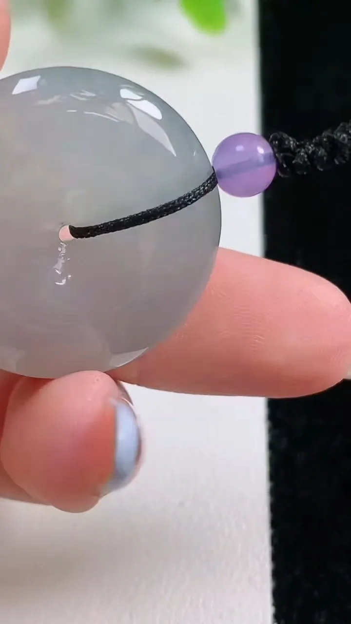 天然A货翡翠平安扣吊坠，尺寸28.4-5.8，重量:9.77g
11月5日