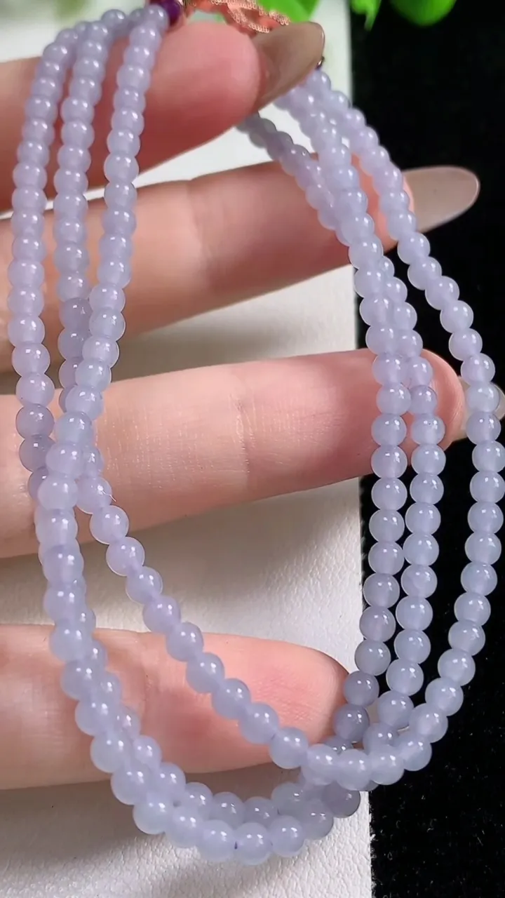 天然A货翡翠种紫罗兰小米圆珠项链192颗，尺寸3.2，重量:12.82g11月5日
工厂直销收藏佳品,种好水足，色泽均匀，有种有色，上手高大气！