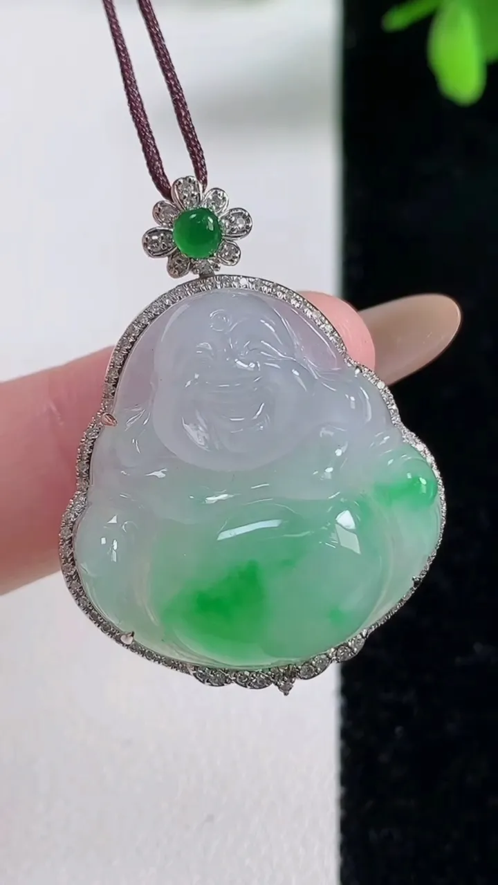 天然A货翡翠佛公吊坠，尺寸33.6-25.8-10.2，裸石24-23.3重量:7.75g
11月5日