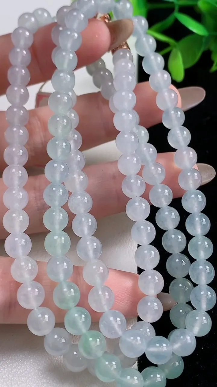 天然A货翡翠圆珠项链，尺寸6-108颗，重量:45.95g11月5日
工厂直销收藏佳品,种好水足，色泽均匀，有种有色，上手高大气！