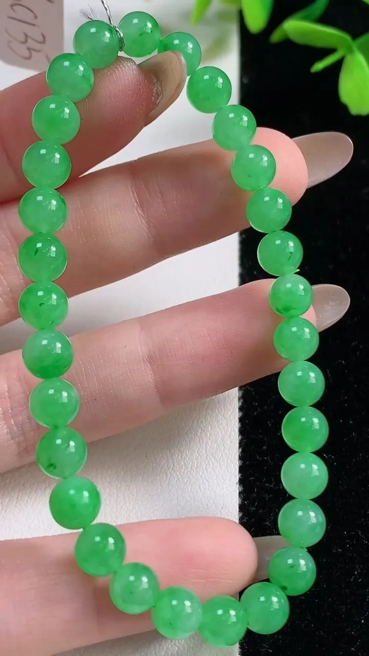 天然A货翡翠圆珠手串，尺寸6-30颗，重量:11.69g11月5日
工厂直销收藏佳品,种好水足，色泽均匀，有种有色，上手高大气！