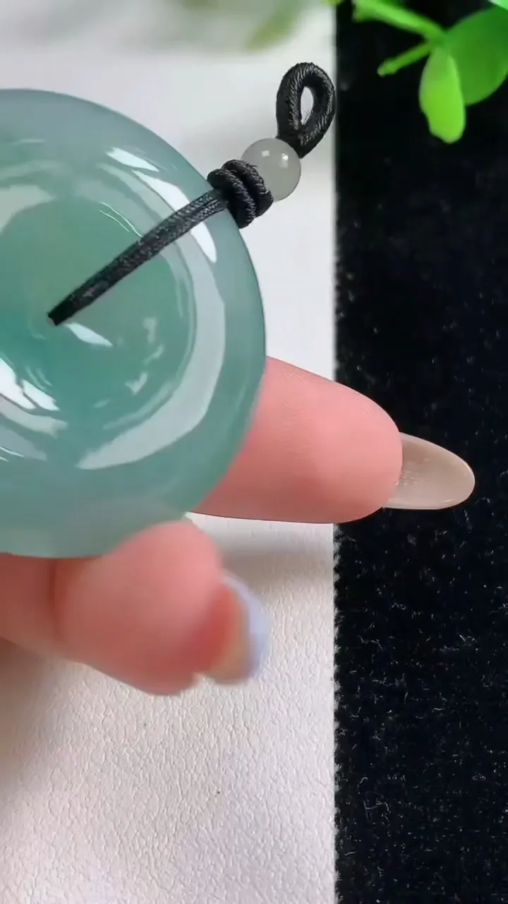 天然A货翡翠山水牌吊坠，尺寸62.8-34-9.7，重量:45.35g
11月5日