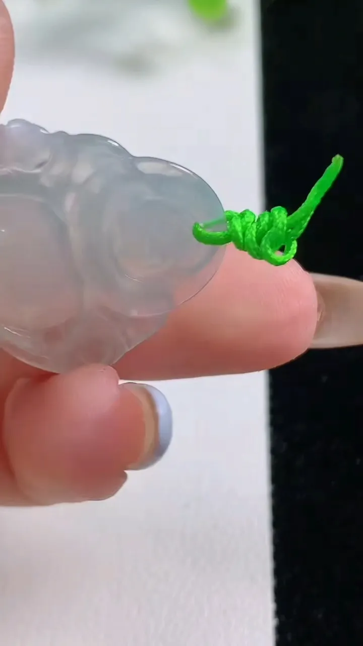 天然A货翡翠佛公吊坠，尺寸25-26.8-4.2，重量:4.30g
11月5日