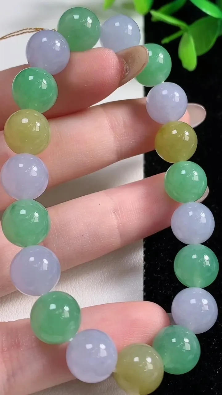 天然A货翡翠三彩圆珠手串，尺寸10-19颗，重量:33.28g11月5日
工厂直销收藏佳品,种好水足