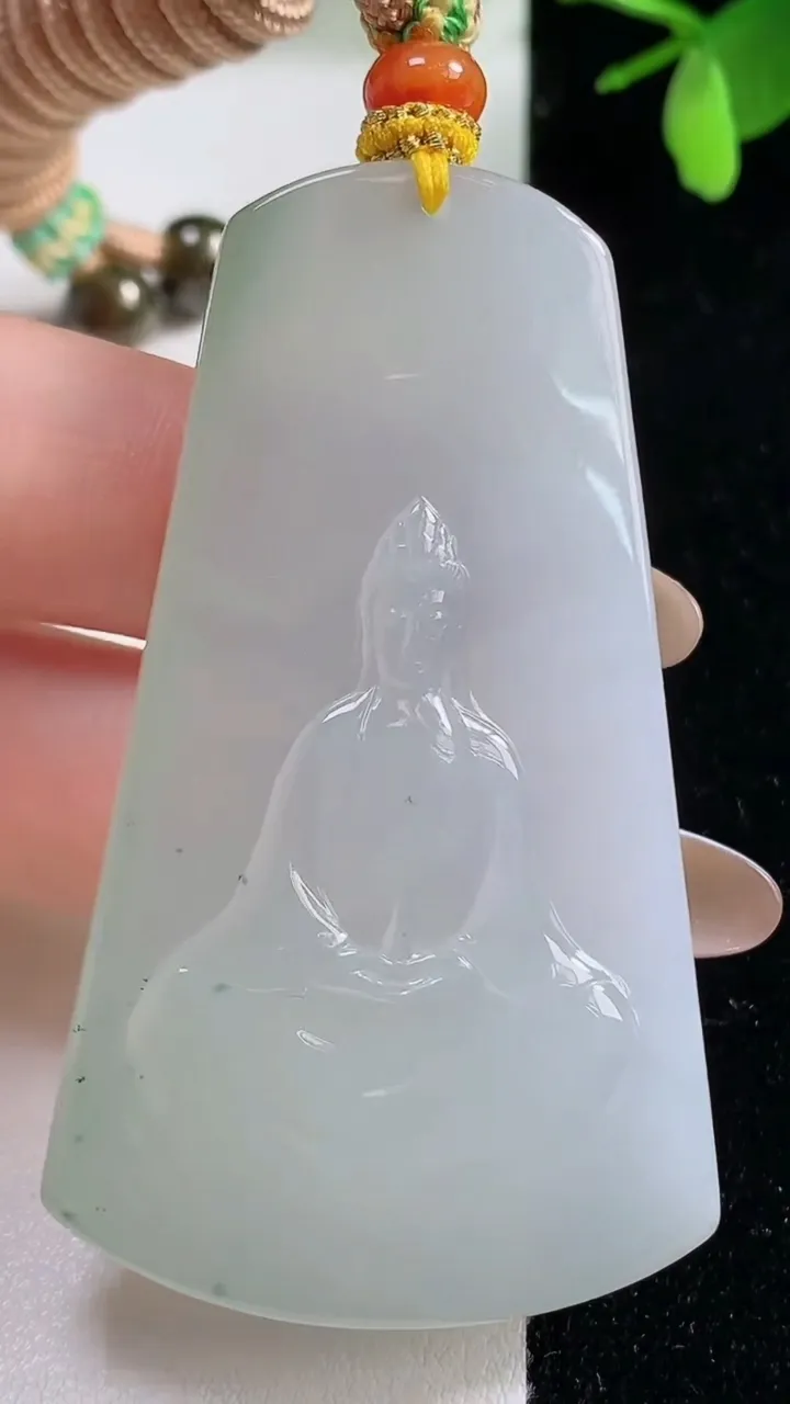 天然A货翡翠素衣观音吊坠，尺寸60.5-33.3-7.6，重量:40.00g
11月5日