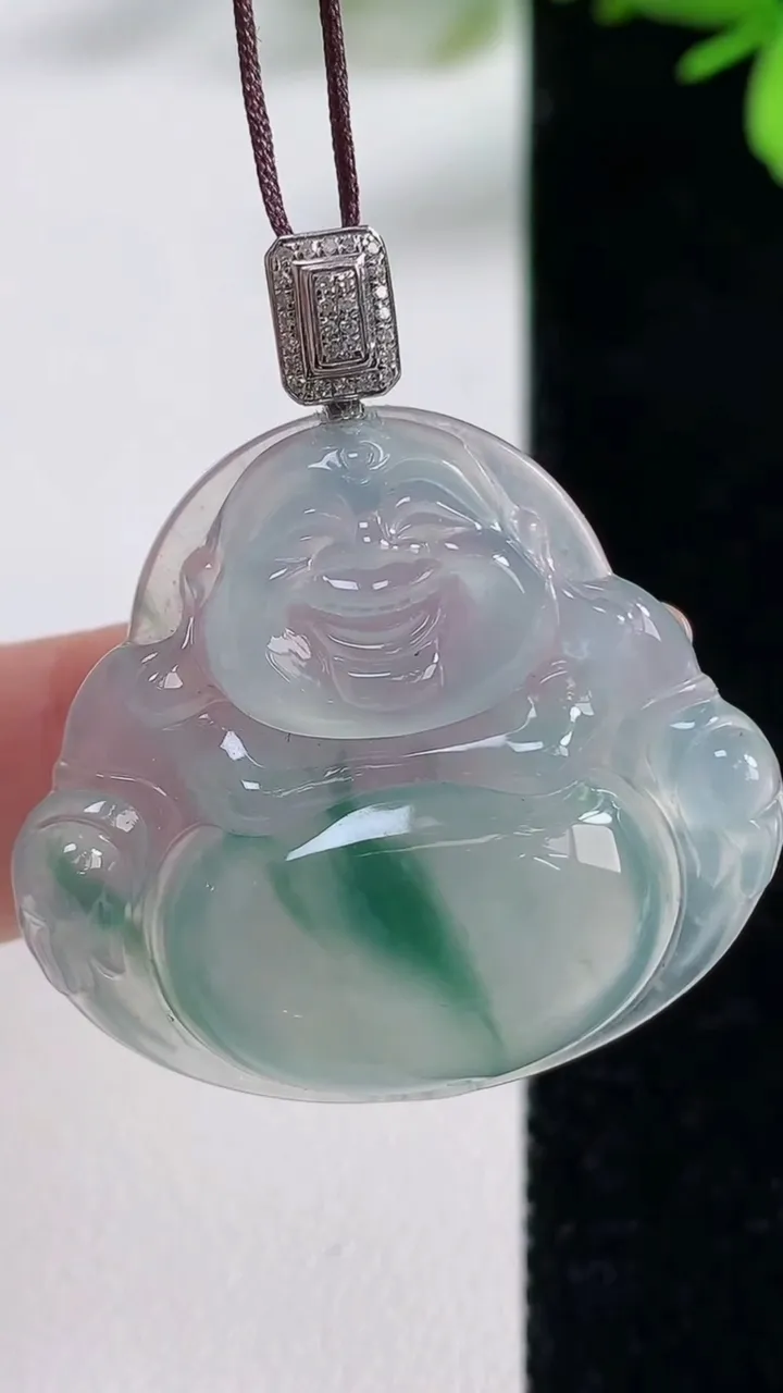 天然A货翡翠种飘花佛公吊坠，尺寸30.5-33.6-6.5，重量:9.72g
11月5日