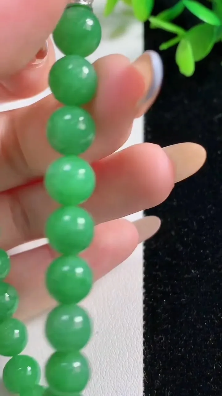 天然A货翡翠圆珠手串，尺寸8-23颗，重量:23.40g11月5日
工厂直销收藏佳品,种好水足，色泽均匀，有种有色，上手高大气！