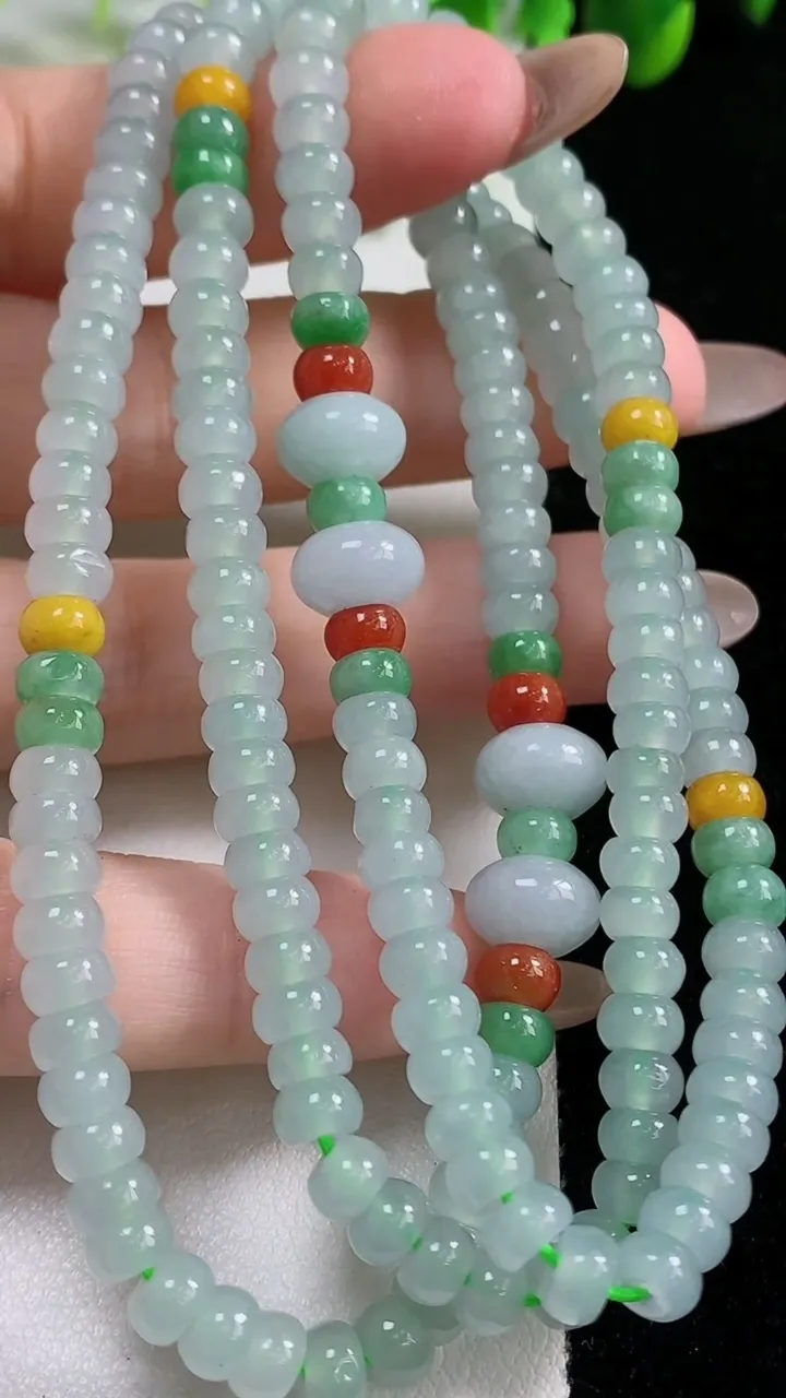 天然A货翡翠算盘珠项链192颗，尺寸5.3-3，重量:42.00g11月5日
工厂直销收藏佳品,种好水足，色泽均匀，有种有色，上手高大气！