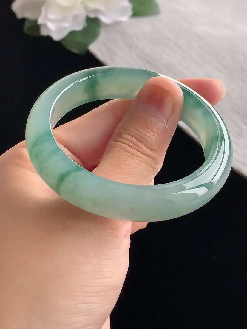 a货翡翠老坑冰种飘花正装正圈手镯50-51小圈口  尺寸50×11.6×7.5mm 重量43.00g