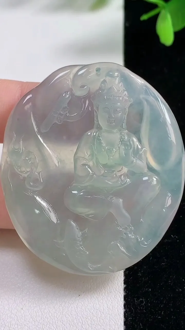 天然A货翡翠观音菩萨吊坠，尺寸50.8-44-6.1，重量:23.79g
11月5日