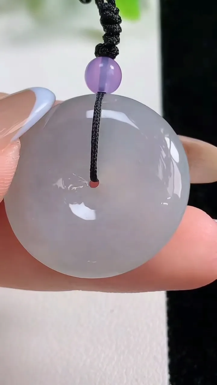 天然A货翡翠平安扣吊坠，尺寸28.4-5.8，重量:9.77g
11月5日