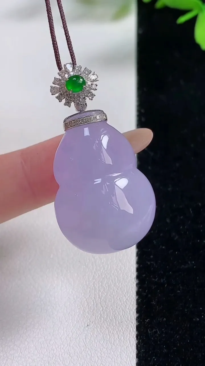 天然A货翡翠18K金紫罗兰葫芦吊坠，尺寸29.3-20.4-14.4，重量:14.33g
11月5日