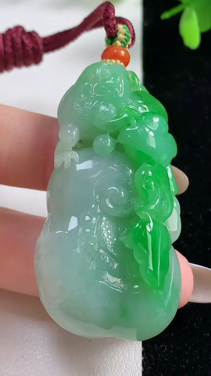 天然A货翡翠金蟾吊坠，尺寸53.8-27.6-11.6，重量:34.52g
11月5日