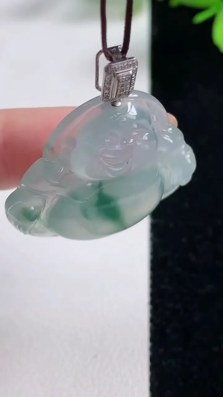 天然A货翡翠种飘花佛公吊坠，尺寸30.5-33.6-6.5，重量:9.72g
11月5日