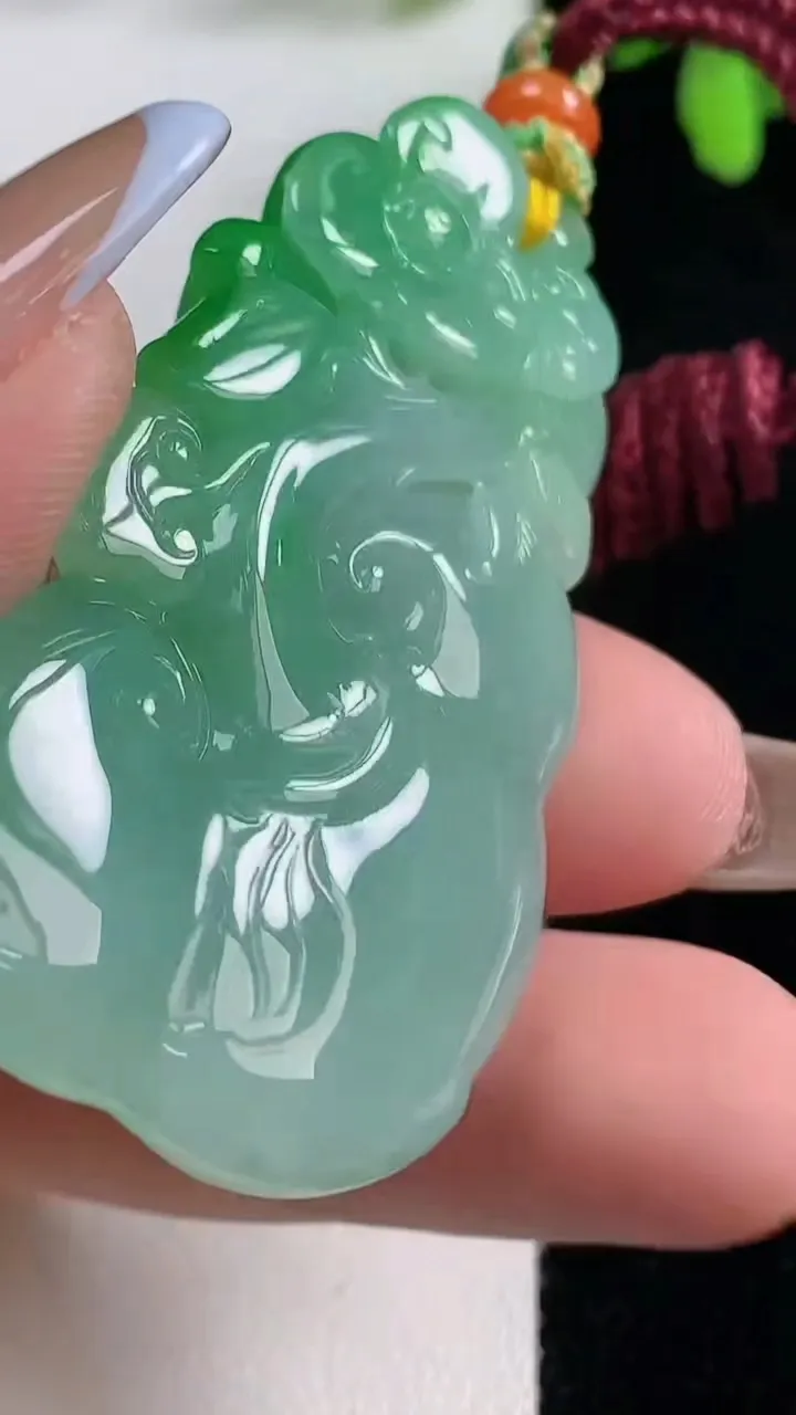 天然A货翡翠金蟾吊坠，尺寸53.8-27.6-11.6，重量:34.52g
11月5日