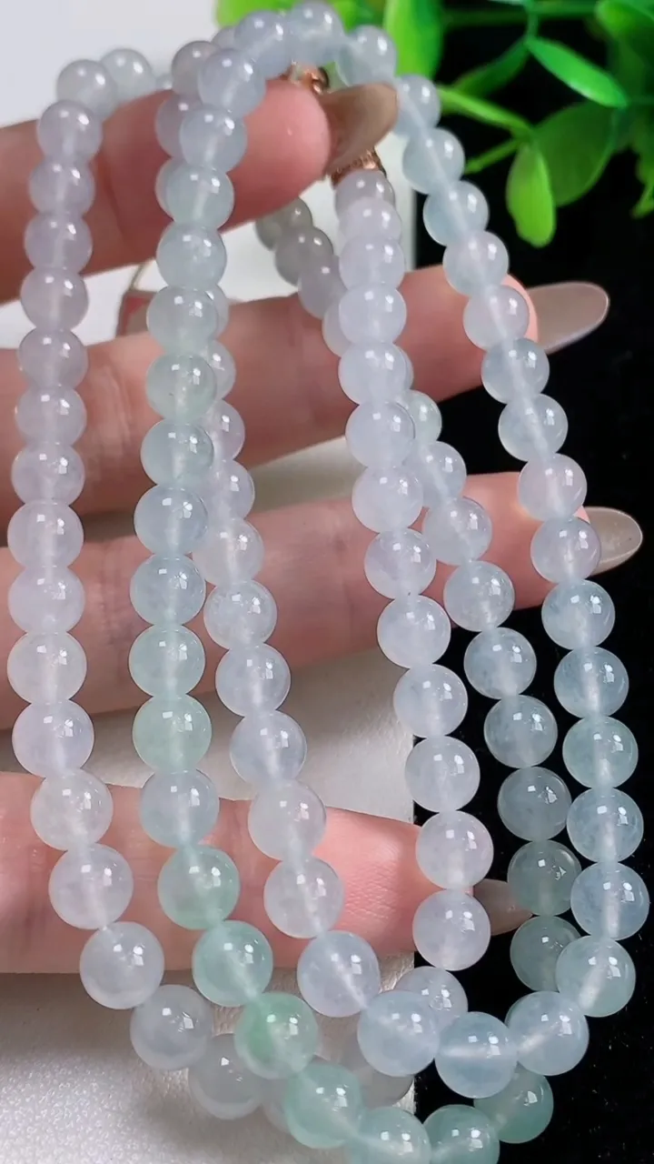 天然A货翡翠圆珠项链，尺寸6-108颗，重量:45.95g11月5日
工厂直销收藏佳品,种好水足，色泽均匀，有种有色，上手高大气！