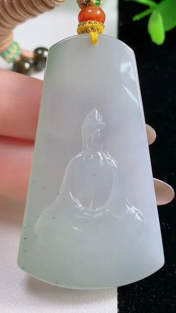 天然A货翡翠素衣观音吊坠，尺寸60.5-33.3-7.6，重量:40.00g
11月5日