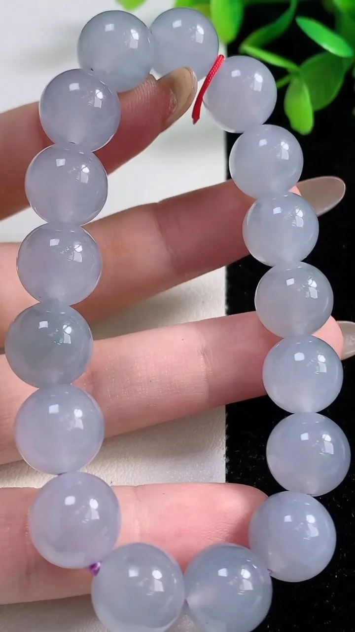 天然A货翡翠紫罗兰圆珠手串，尺寸11.8-17颗，重量:49.15g11月5日
工厂直销收藏佳品,种好水足，色泽均匀，有种有色，上手高大气！