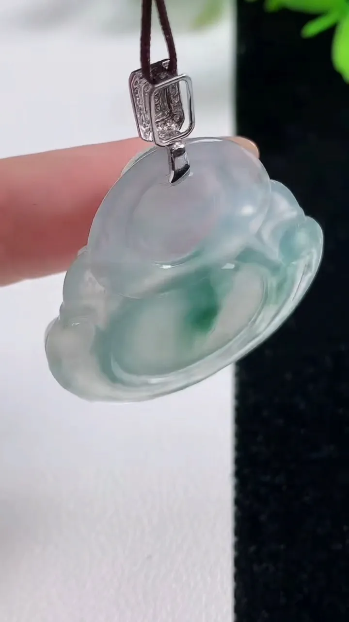 天然A货翡翠种飘花佛公吊坠，尺寸30.5-33.6-6.5，重量:9.72g
11月5日