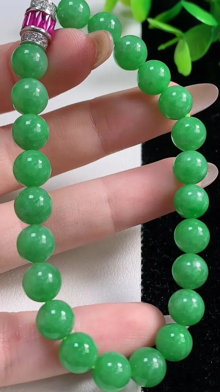 天然A货翡翠圆珠手串，尺寸8-23颗，重量:23.40g11月5日
工厂直销收藏佳品,种好水足，色泽均匀，有种有色，上手高大气！