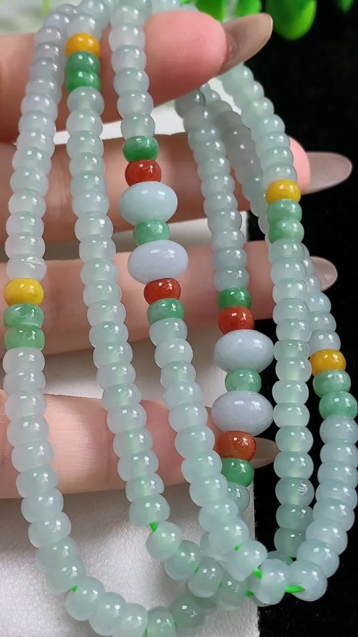 天然A货翡翠算盘珠项链192颗，尺寸5.3-3，重量:42.00g11月5日
工厂直销收藏佳品,种好水足，色泽均匀，有种有色，上手高大气！