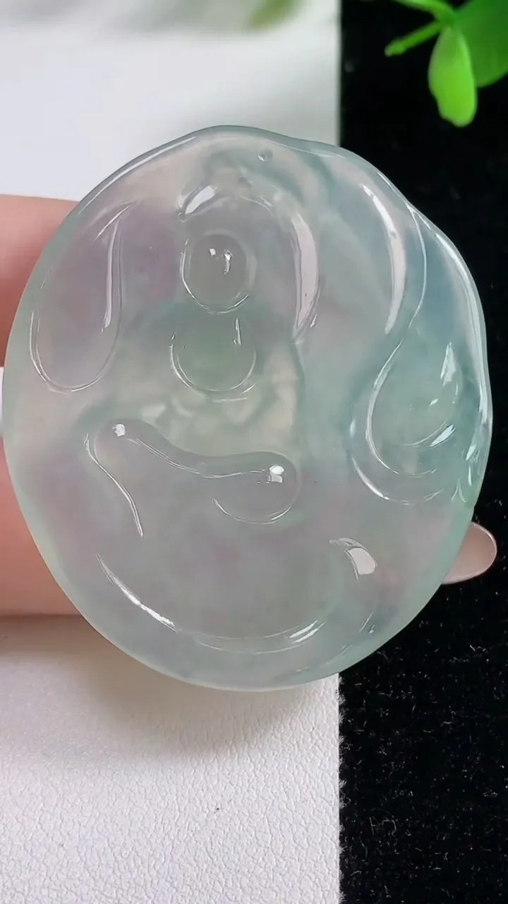 天然A货翡翠观音菩萨吊坠，尺寸50.8-44-6.1，重量:23.79g
11月5日