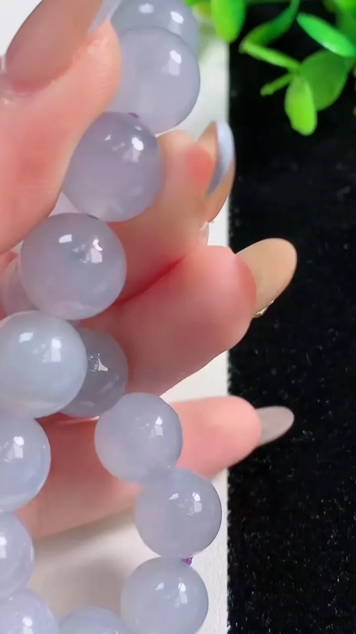 天然A货翡翠紫罗兰圆珠手串，尺寸11.8-17颗，重量:49.15g11月5日
工厂直销收藏佳品,种好水足，色泽均匀，有种有色，上手高大气！