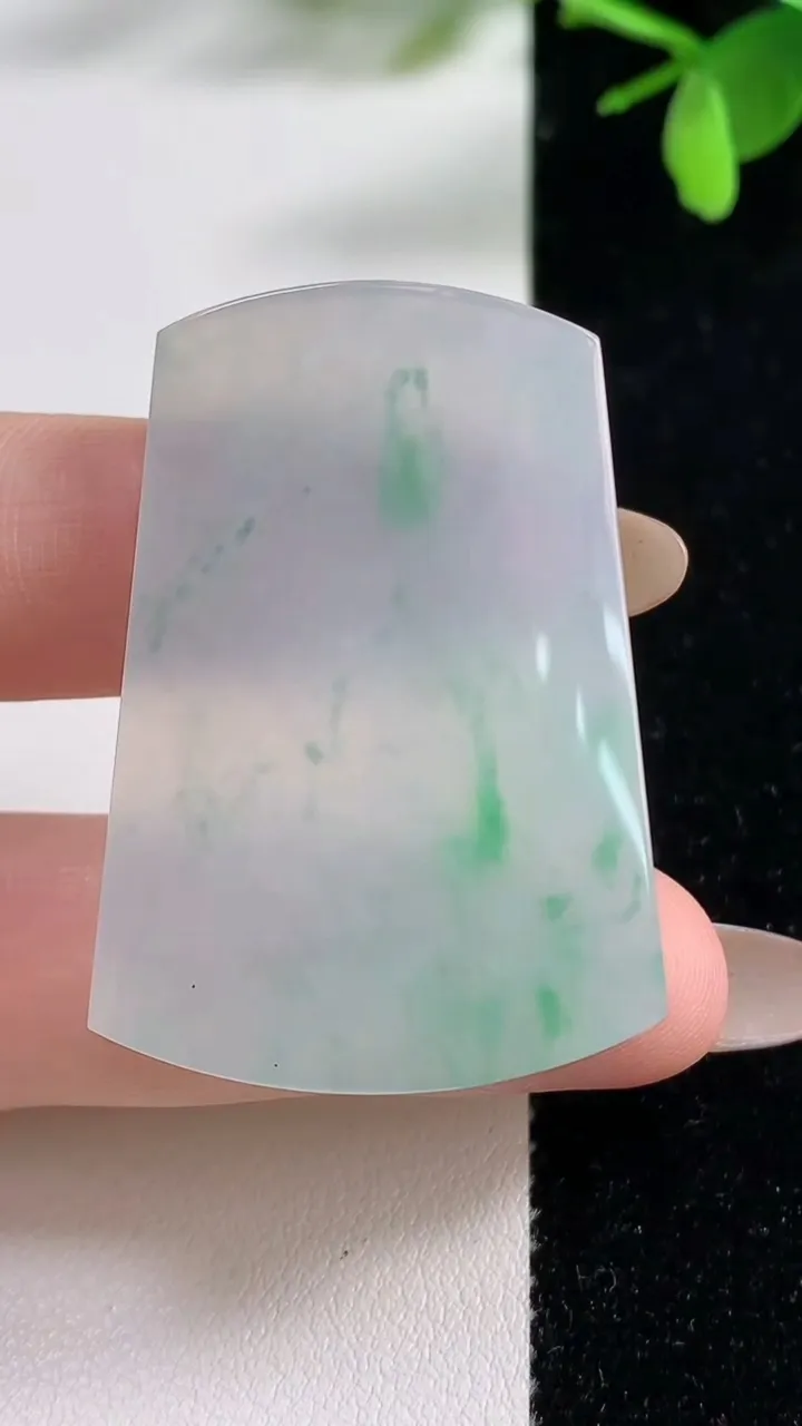 天然A货翡翠无事牌镶嵌件，尺寸42.7-29.8-5.1，重量:16.94g
11月5日