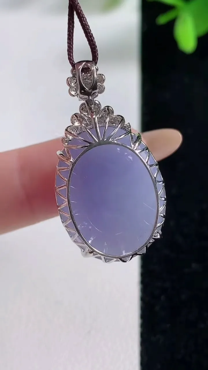 天然A货翡翠18K金紫罗兰蛋面吊坠，尺寸31.6-21.5-17.2-11，重量:6.87g
11月5日