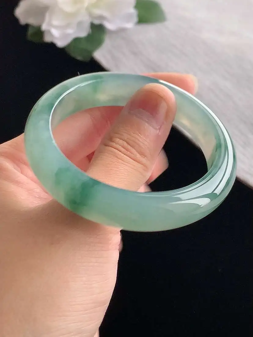 a货翡翠老坑冰种飘花正装正圈手镯50-51小圈口  尺寸50×11.6×7.5mm 重量43.00g 1104