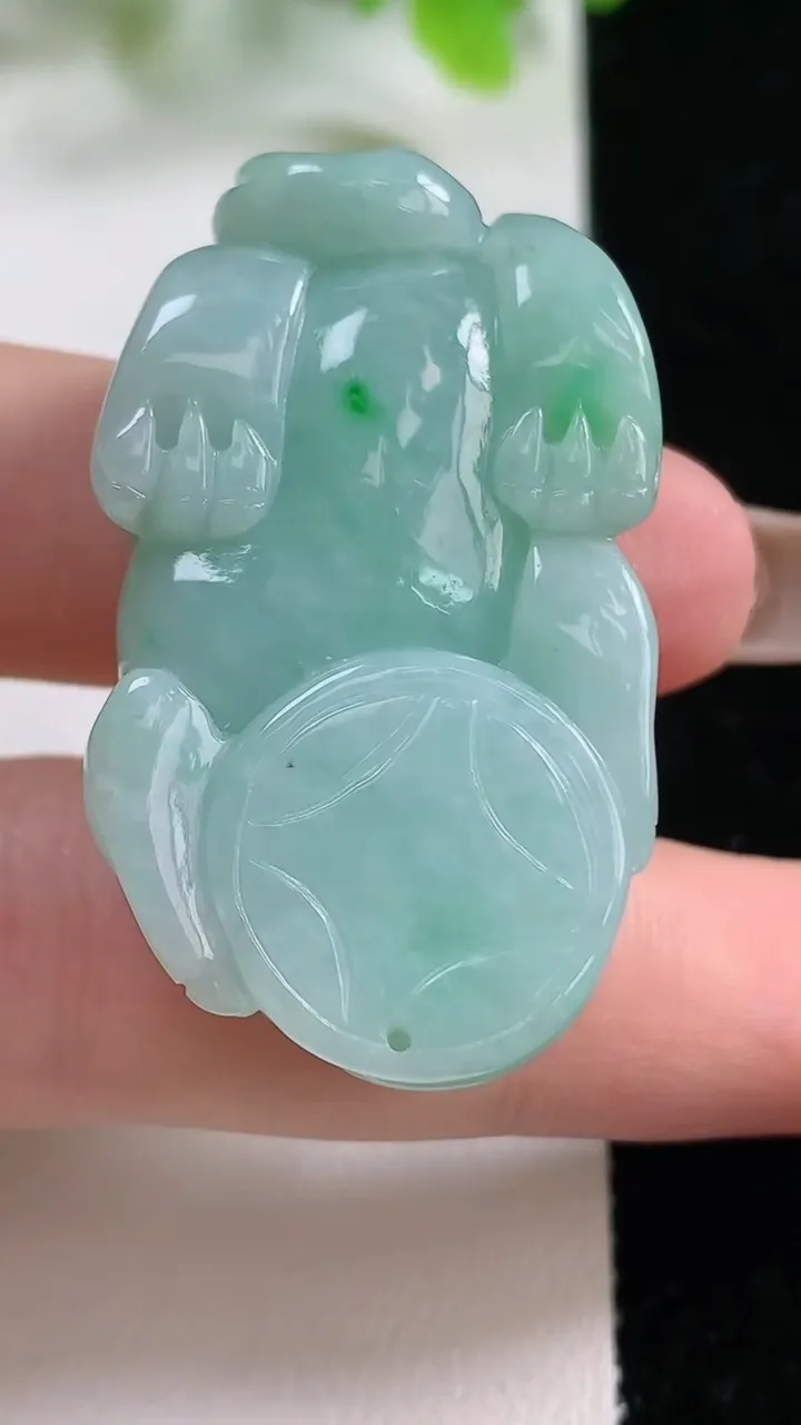 天然A货翡翠貔貅吊坠，尺寸40.5-21.8-12，重量:25.84g
11月5日